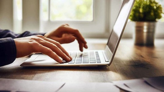 Ganancias: trabajador en relación de dependencia puede deducir equipamiento e indumentaria