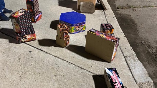 Ocho hinchas de Vélez demorados por intentar tirar pirotecnia afuera de la cancha