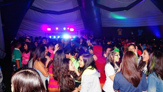 Fiestas sin alcohol en la costa para adolescentes de vacaciones