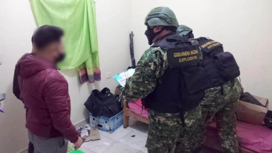 Hallan granadas, armas y drogas en un procedimiento en el barrio 1.11.14 del Bajo Flores