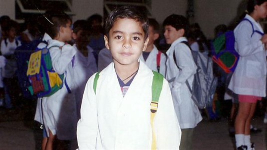 Quedó "huérfano dos veces" y busca a su madre biólogica