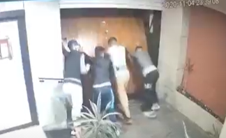 Video: Así actúa una banda de "abreportones" en Coghlan