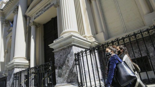Autorizan a los bancos a actualizar el costo de las comisiones hasta 18%