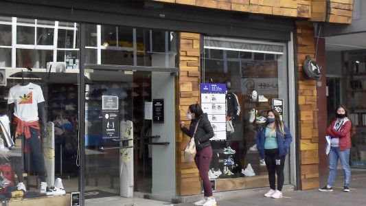 Gobierno bonaerense confirma que se pasa "a etapa de distanciamiento pero no hay fin de la cuarentena"