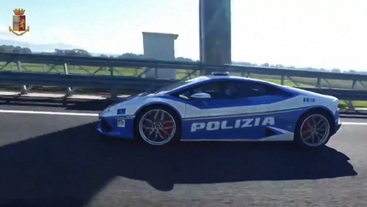Policía apela a una Lamborghini para llevar un riñon a máxima velocidad