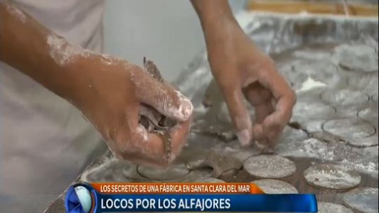 La intimidad de una fábrica de alfajores caseros en Santa Clara del Mar