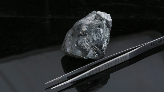 988 kilates: hallaron uno de los diamantes más grandes de la historia