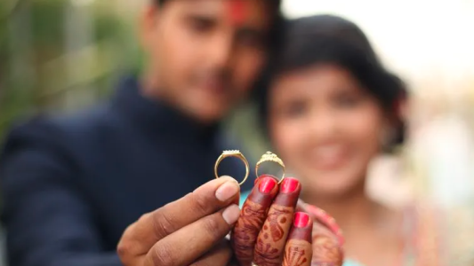 Una  pareja se ahogó mientras hacía una sesión de fotos al estilo de la película "Titanic"