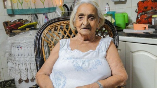 Tiene 91 años y fue a la comisaría con un arma para reclamar por su casa usurpada