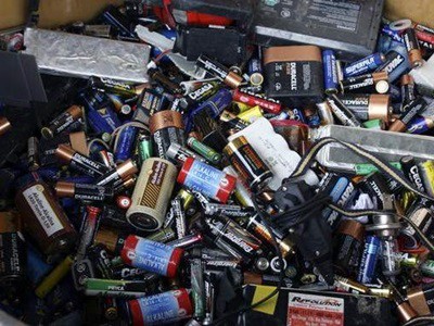 Solución para el desecho de pilar y baterías: exportadas a Francia