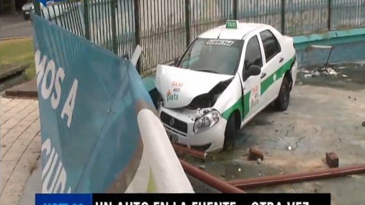 Un auto en la fuente... otra vez