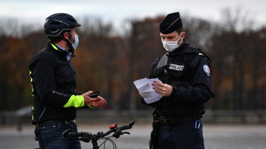 Francia cree que ya superó el pico de la segunda ola de coronavirus