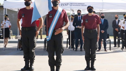 Los cadetes de la Policía de la Ciudad juraron fidelidad a la Bandera