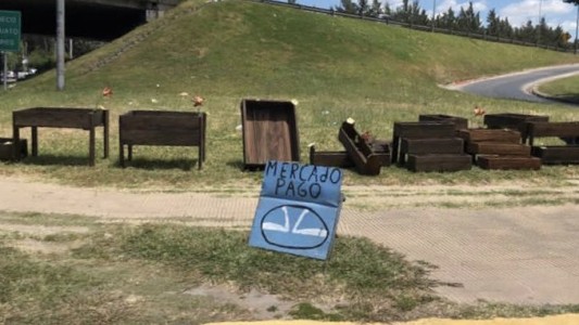 La historia del vendedor de macetas que se hizo viral por su dibujo del logo de Mercado pago