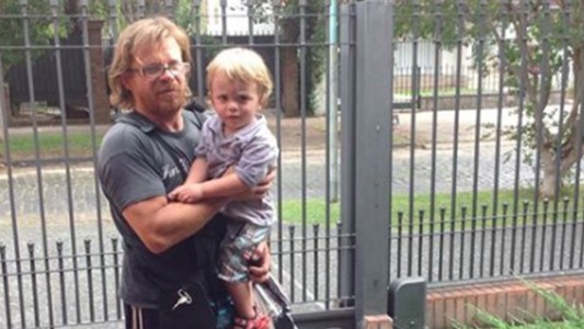 Su esposa murió de un ACV y renunció a su trabajo para cuidar a su hijo: la historia que se volvió viral en Facebook