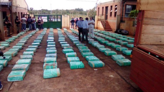 Misiones: Encuentran cuatro toneladas de marihuana en un camión atascado en el barro