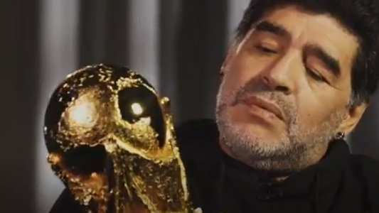 El día que Maradona se reencontró con la Copa del Mundo: "La amo"