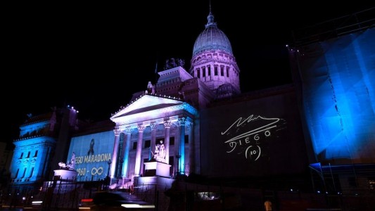 El Congreso homenajea a Diego Maradona