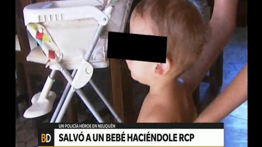 Policía salvó a un bebé haciéndole RCP