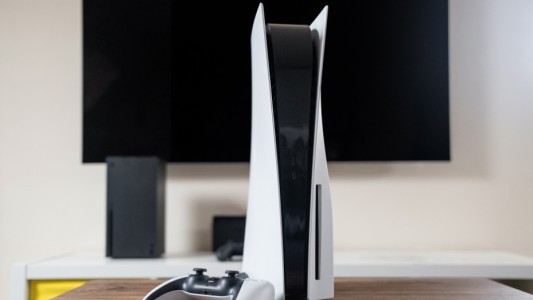 Vende su Playstation 5 tras mentirle a su esposa y hacerle creer que era un purificador de aire