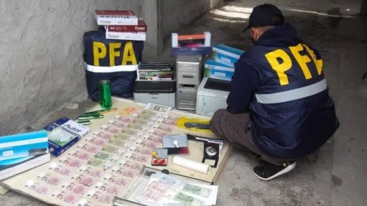 Desarticulan una banda que buscaba insertar $2 millones en billetes falsos en el mercado en épocas de fiestas