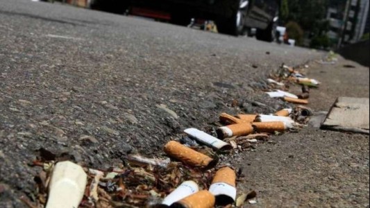 Ciudad: habrá multas de hasta $15 mil para quienes tiren colillas de cigarrillos en la calle