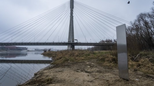 Nuevo capítulo en la novela de misterio de los monolitos: apareció uno en Polonia