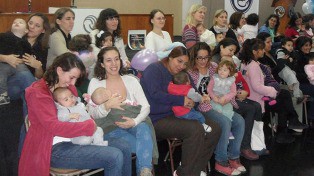 Maternidad: en qué consiste la "crianza en tribu"