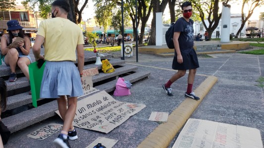 Hicieron un “Pollerazo” en Tucumán para acabar con el maltrato a alumnos
