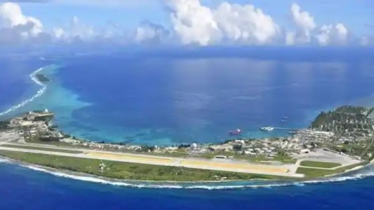 Barco "fantasma" encalló en una isla del Pacífico: hallaron casi 650 kilos de cocaína