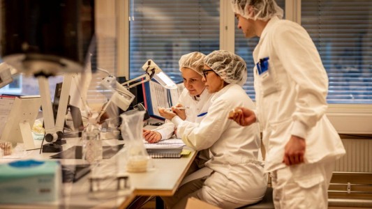 Las vacunas Oxford y Sputnik V se unen para realizar ensayos clínicos en conjunto