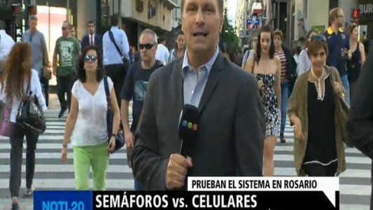 Instalan en Rosario un semáforo para peatones adictos al celular