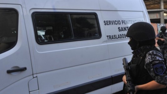 Atacaron la camioneta que trasladaba a los acusados por el crimen del líder de "Los Monos"