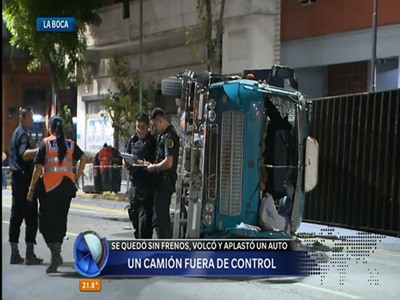 Un camión fuera de control en la Boca