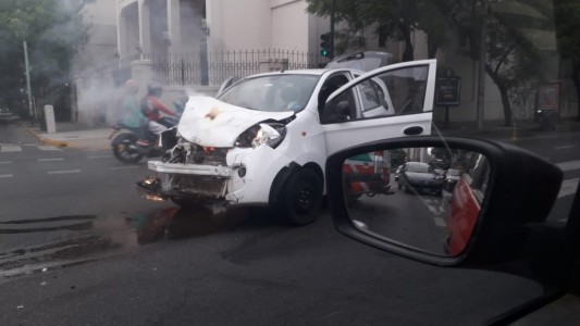 Choque y vuelco en Recoleta: hay tres personas heridas
