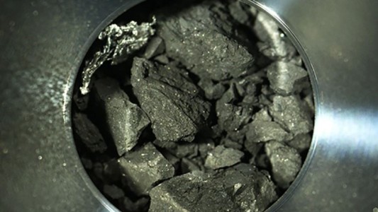 Un misterioso objeto artificial apareció entre las muestras del asteroide Ryugu