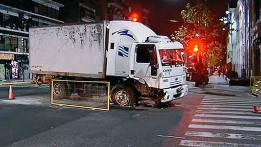 Un camión varado desde el sábado