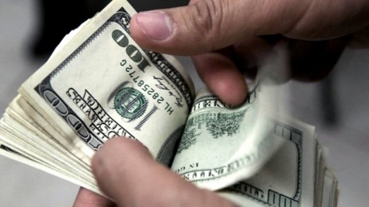 Sexta suba consecutiva del dólar blue en el cierre del año: aumentó casi $90 en 2020