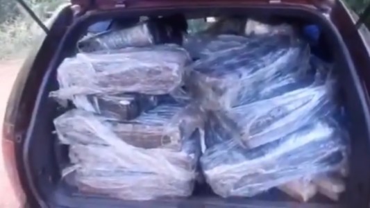 Abandonaron una camioneta con 600 kilos de marihuana