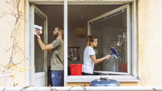 Estudio revela que los argentinos son los que más tiempo le dedican a las tareas del hogar