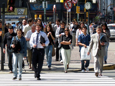 Lunes fresco y húmedo con bajas chances de lluvias,  mejorando a la tarde