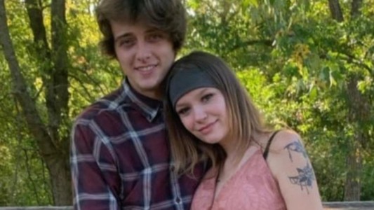 La increíble historia de la pareja de jóvenes que sólo tiene sexo en Navidad