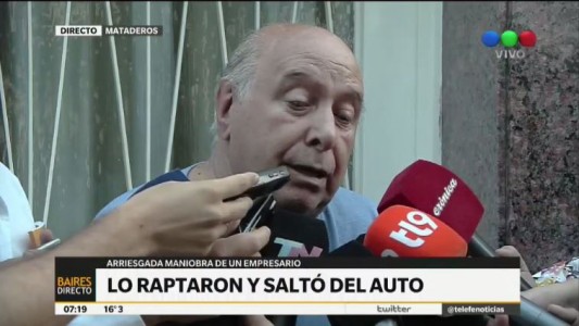 Lo raptaron y saltó del auto
