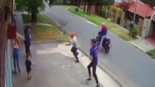 Video: paliza y asalto a dos mujeres frente a un nene de 2 años