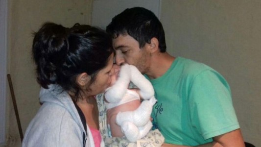 Un bebé que sufre "piel de cristal" conmueve a Mendoza
