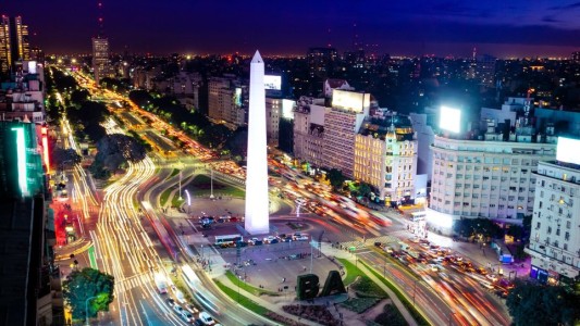 Restricción nocturna: la Ciudad propone cerrar bares y mantener la libre circulación