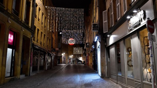 Cómo funcionan las restricciones a la circulación nocturna en el resto del mundo