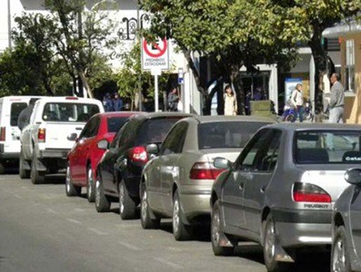 Libre estacionamiento y barreras abiertas en los peajes