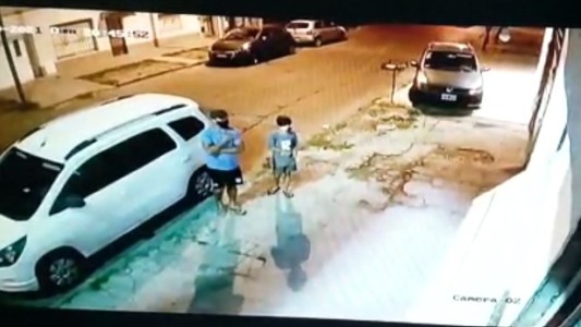 Video: un nene de nueve años vio como un motochorro armado le apuntó a sus papás