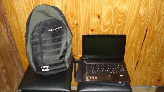 La llevaron a declarar en un juicio, le robó la notebook al juez y la puso en venta en internet